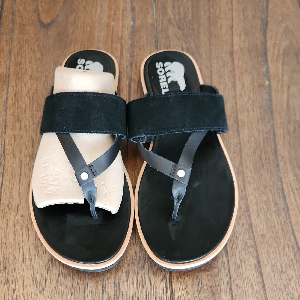 Sorel Women's Black and Tan Sandals